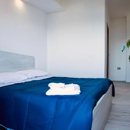 Albamarina Guest house *